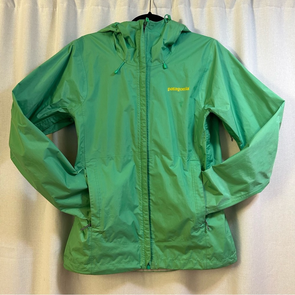 Patagonia Women’s Kelly Green Rain Shell H2No